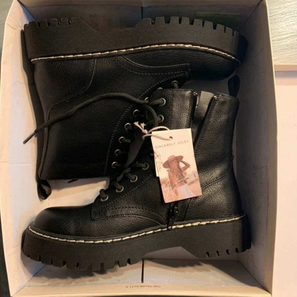 COPY - Boots 🥾 - Picture 3 of 7